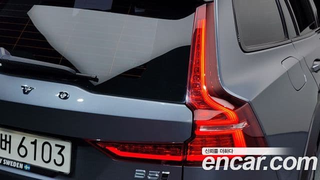 Volvo V60 Cross Country 2021 — ფოტო 22/36