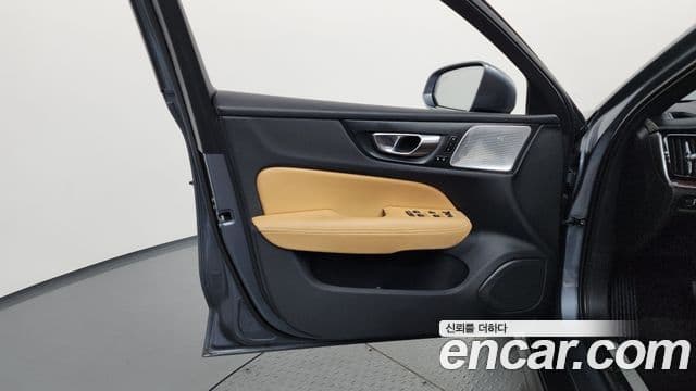 Volvo V60 Cross Country 2021 — ფოტო 27/36