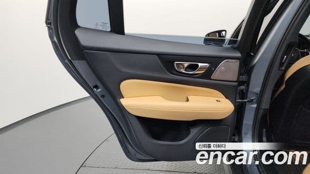 Volvo V60 Cross Country 2021 — ფოტო 28/36