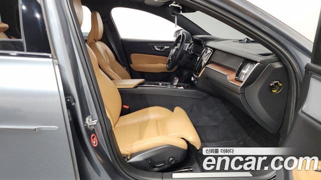 Volvo V60 Cross Country 2021 — ფოტო 7/36