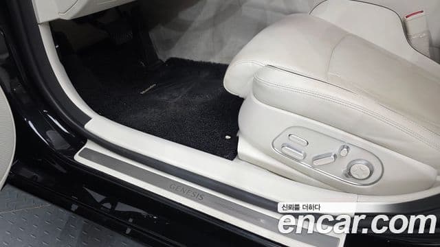Genesis G90 2022 — Photo 25/39