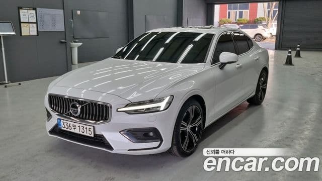 Volvo S60 2021 — Photo 6/18