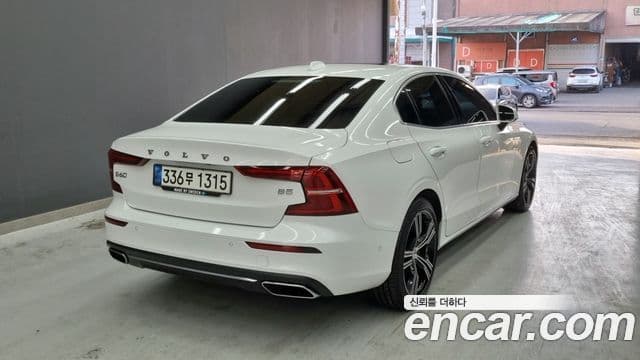 Volvo S60 2021 — Photo 11/18
