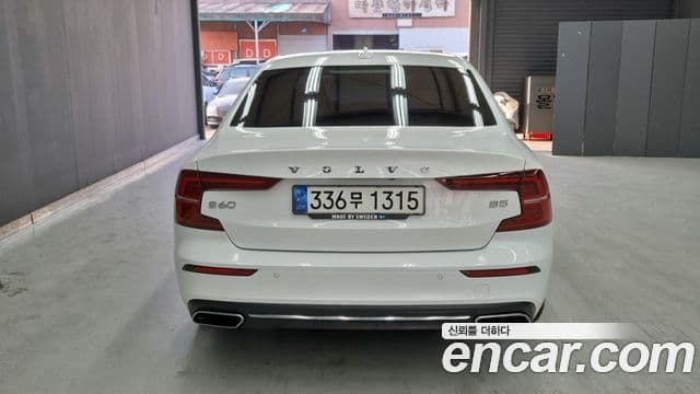 Volvo S60 2021 — Photo 12/18