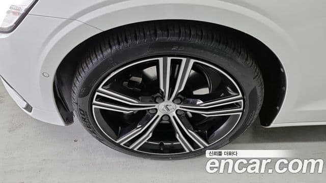 Volvo S60 2021 — Photo 4/18