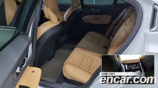 Volvo S60 2021 — Photo 7/18