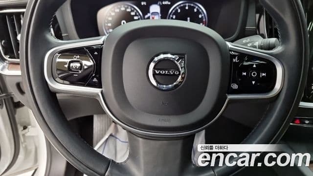Volvo S60 2021 — Photo 8/18