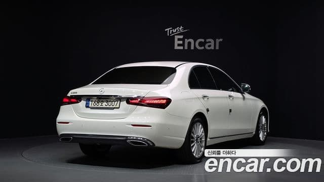 Mercedes-Benz E-Class 2022 — ფოტო 18/33