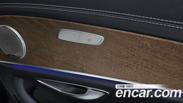Mercedes-Benz E-Class 2022 — ფოტო 25/33