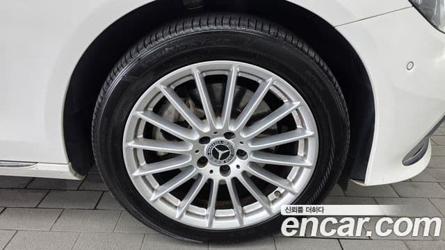 Mercedes-Benz E-Class 2022 — ფოტო 19/33