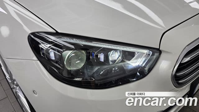 Mercedes-Benz E-Class 2022 — ფოტო 10/33