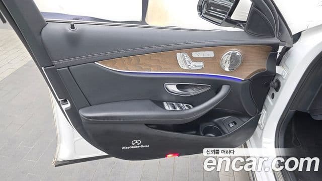 Mercedes-Benz E-Class 2022 — ფოტო 5/33