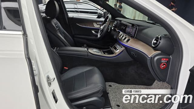 Mercedes-Benz E-Class 2022 — ფოტო 12/33