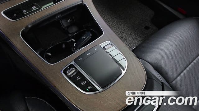 Mercedes-Benz E-Class 2022 — ფოტო 4/33