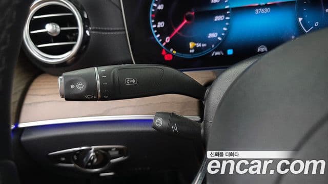 Mercedes-Benz E-Class 2022 — ფოტო 26/33