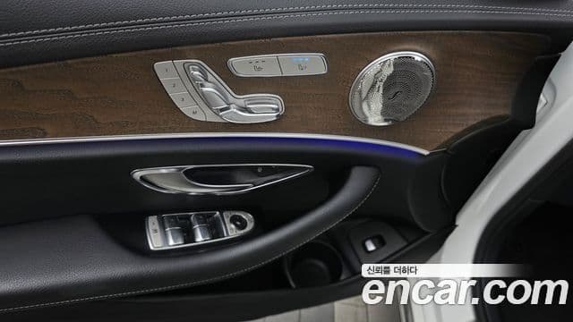 Mercedes-Benz E-Class 2022 — ფოტო 29/33