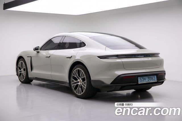 Porsche Taycan 2021 — Şəkil 9/20