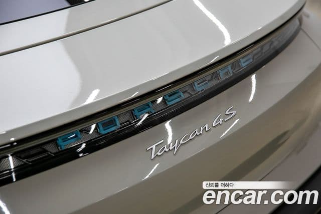Porsche Taycan 2021 — Şəkil 16/20