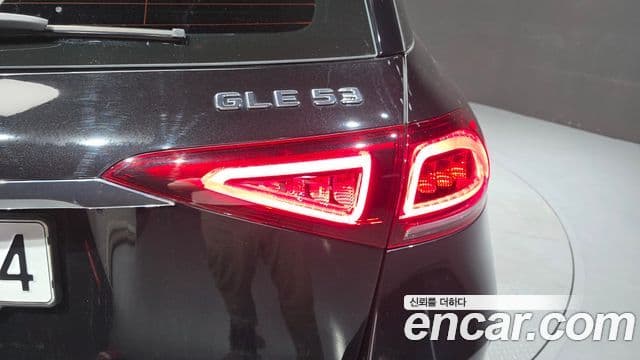 Mercedes-Benz GLE-Class 2022 — Photo 6/36