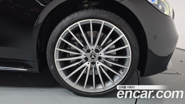 Mercedes-Benz S-Class 2023 — Photo 10/35
