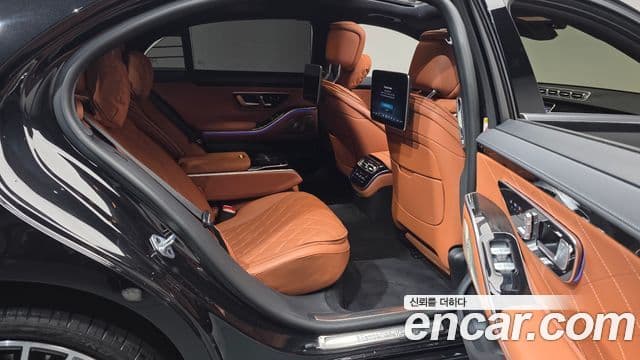 Mercedes-Benz S-Class 2023 — Photo 4/35