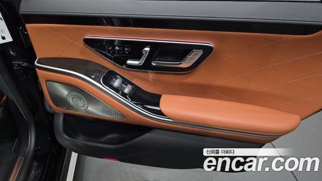 Mercedes-Benz S-Class 2023 — Photo 15/35