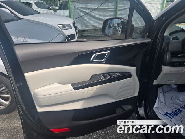 Kia Carnival 2021 — Фото 8/20