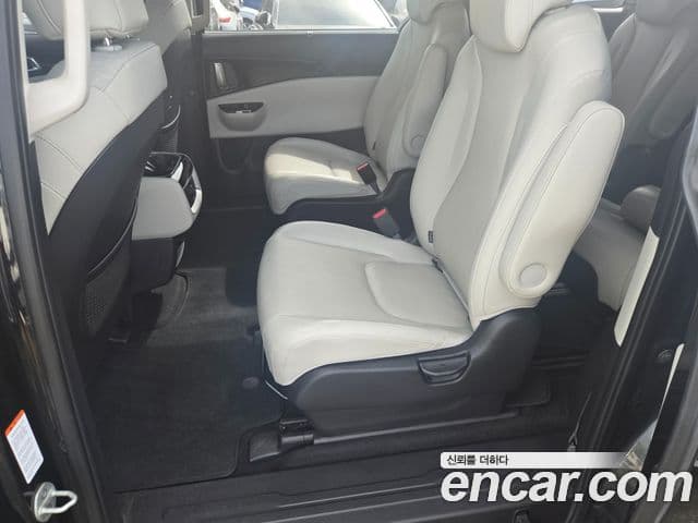 Kia Carnival 2021 — Фото 18/20