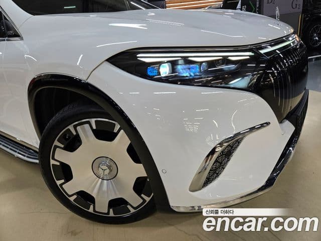 Mercedes-Benz EQS SUV 2024 — Photo 12/20