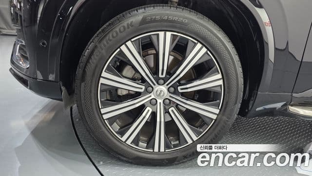 Volvo XC90 2019 — ფოტო 8/39