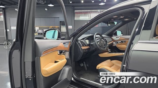 Volvo XC90 2019 — ფოტო 12/39