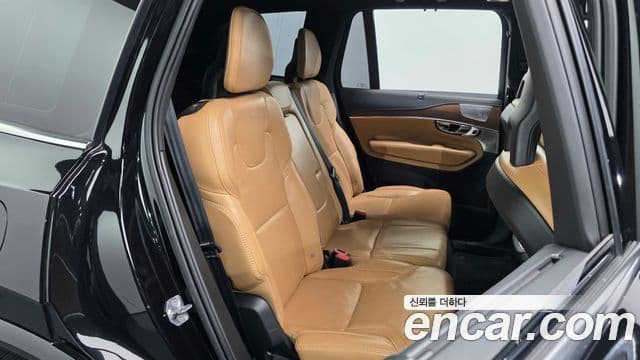Volvo XC90 2019 — ფოტო 34/39