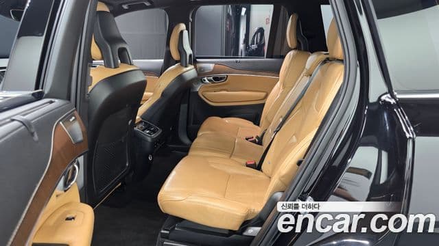 Volvo XC90 2019 — ფოტო 26/39