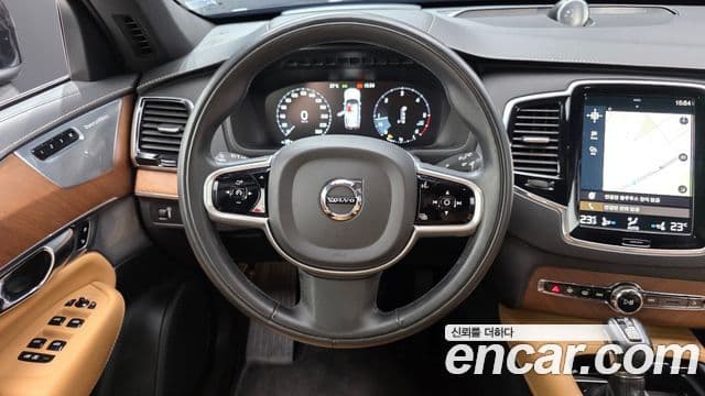 Volvo XC90 2019 — ფოტო 17/39