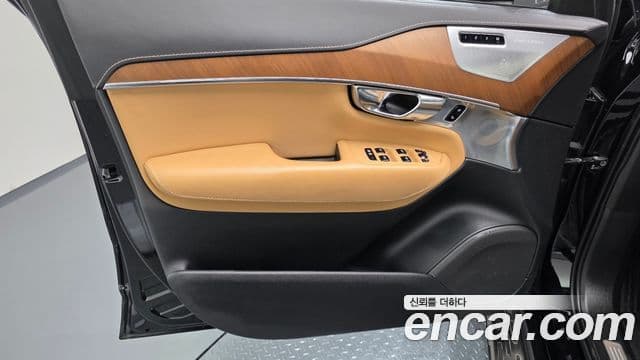 Volvo XC90 2019 — ფოტო 6/39