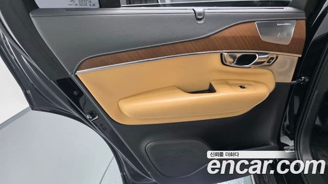 Volvo XC90 2019 — ფოტო 30/39