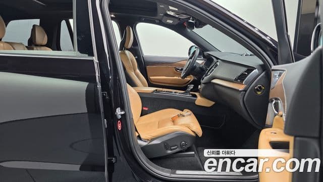 Volvo XC90 2019 — ფოტო 20/39