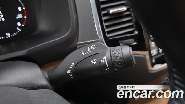 Volvo XC90 2019 — ფოტო 7/39
