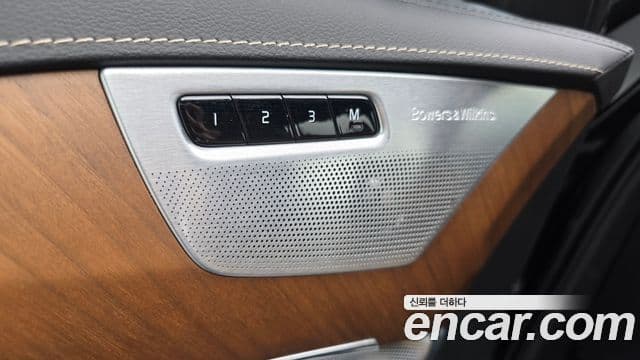 Volvo XC90 2019 — ფოტო 14/39