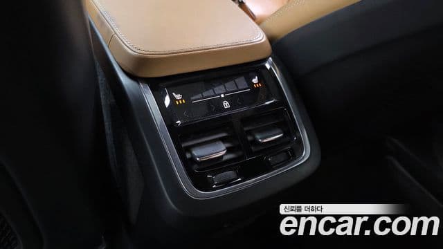 Volvo XC90 2019 — ფოტო 33/39