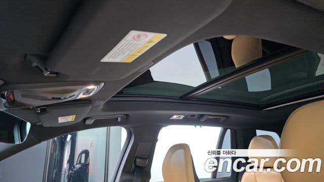 Volvo XC90 2019 — ფოტო 3/39
