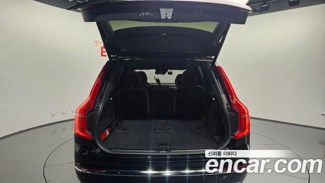 Volvo XC90 2019 — ფოტო 28/39