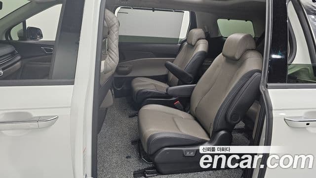 Kia Carnival 2025 — Photo 14/32
