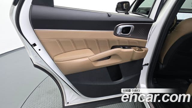 Kia Sorento 2023 — Photo 25/34