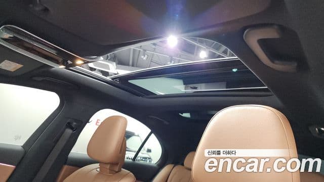 Mercedes-Benz E-Class 2025 — Photo 20/35