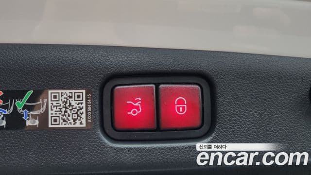 Mercedes-Benz E-Class 2025 — Photo 13/35