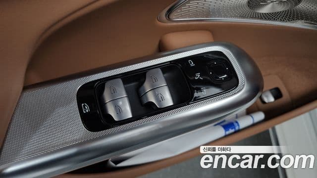 Mercedes-Benz E-Class 2025 — Photo 10/35
