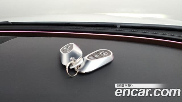 Mercedes-Benz E-Class 2025 — Photo 8/35