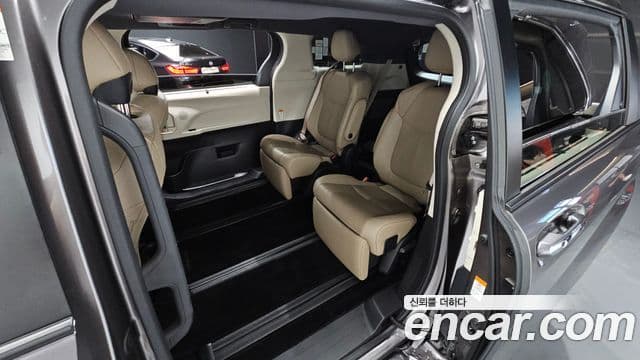 Toyota Sienna 2022 — Фото 12/20