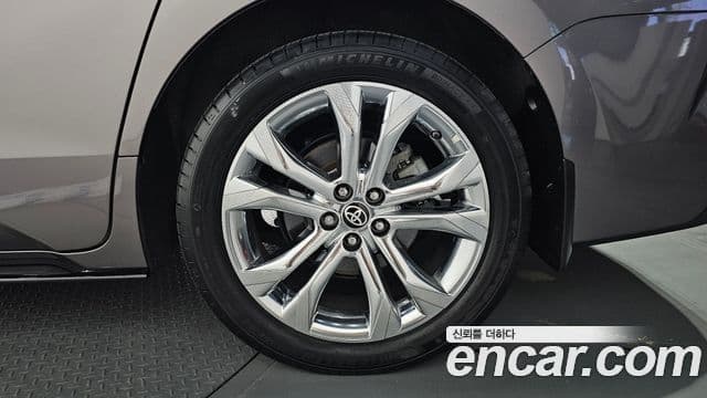 Toyota Sienna 2022 — ფოტო 35/38